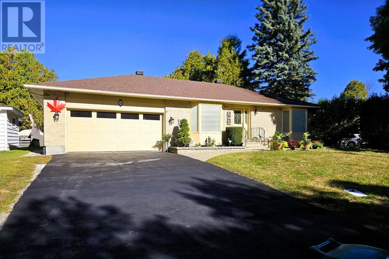 28894254/16-evelyn-street/stittsville-south/ottawa/ontario/K2S1M9_1