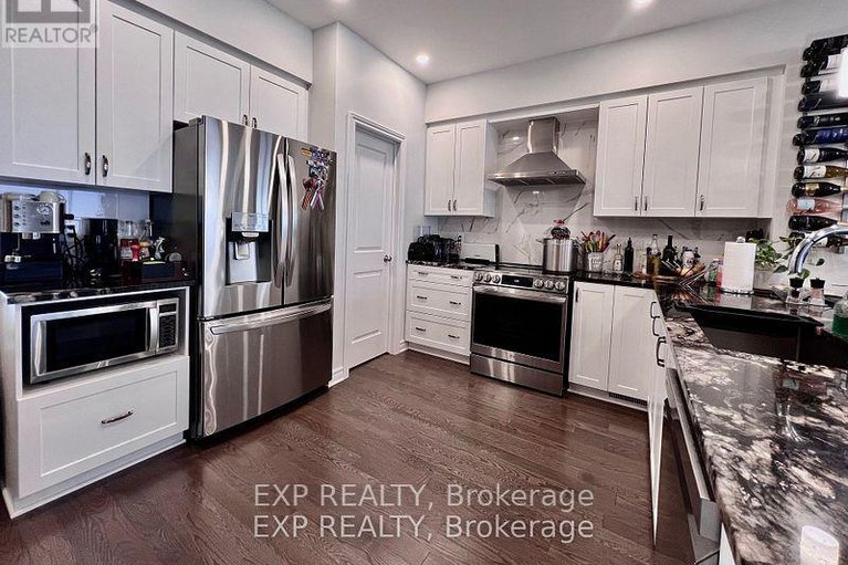 28505159/926-brian-good-avenue/riverside-southgloucester-glen/ottawa/ontario/K4M0N7_8