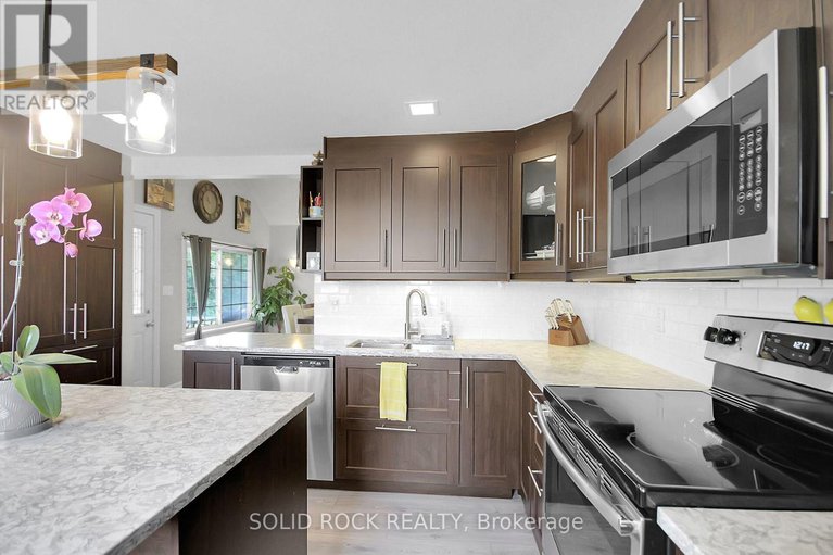 28485152/7312-bank-street/osgoode-twp-south-of-reg-rd-6/ottawa/ontario/K0A2P0_18