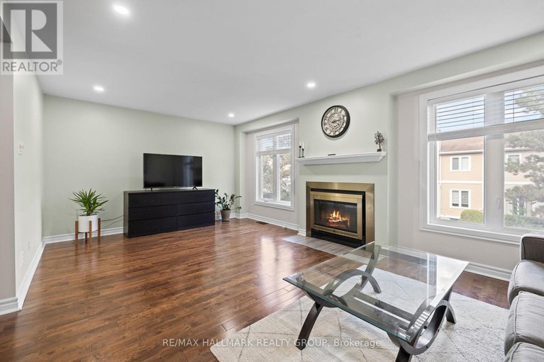 28870743/1951-ashmont-street/chapel-hill/ottawa/ontario/K1C7B9_12