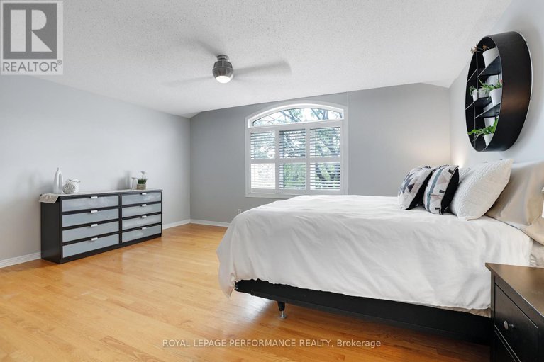 28809857/824-covehead-crescent/riverside-southgloucester-glen/ottawa/ontario/K1V1M3_25