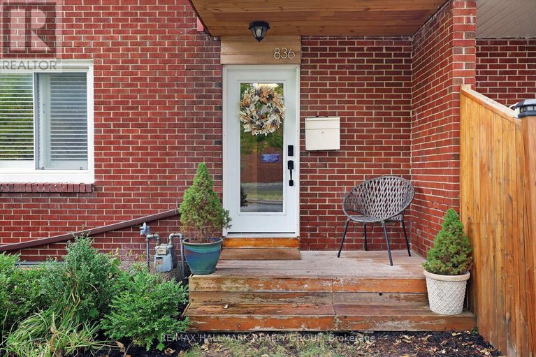 28903308/836-borthwick-avenue/castle-heightsrideau-high/ottawa/ontario/K1K2M8_2
