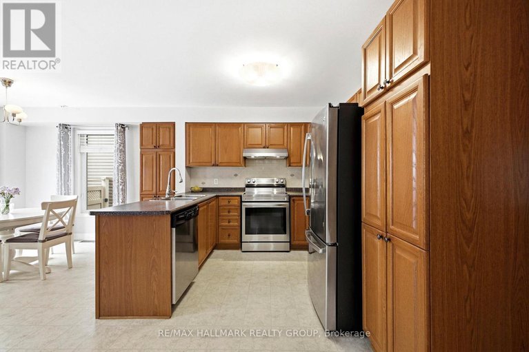 29564605/92a-upney-drive/longfields/ottawa/ontario/K2J5H3_13