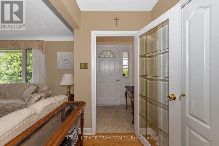 28624238/1830-kerr-avenue/mckellar-heights/ottawa/ontario/K2A1J3_7