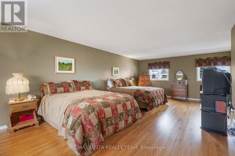 29126045/745-hauteview-crescent/fallingbrookridgemount/ottawa/ontario/K4A2B9_22