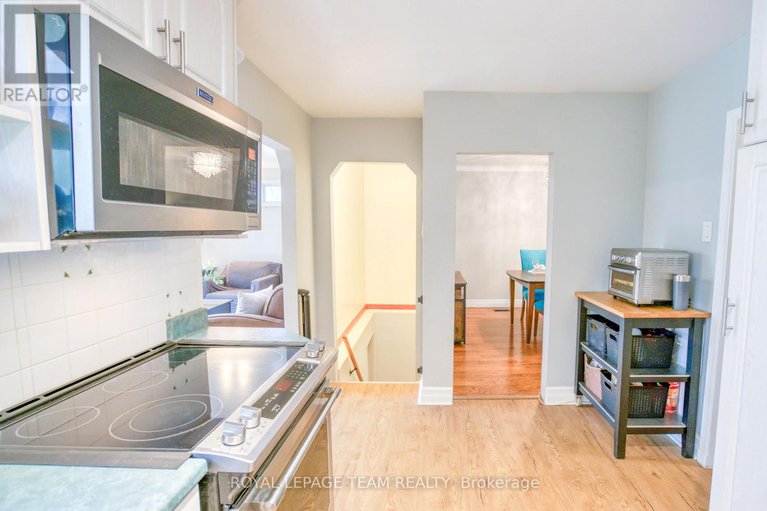 29083741/12-oakview-avenue/meadowlandscrestview/ottawa/ontario/K2G3A1_16