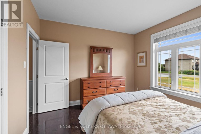 28819198/7510-village-centre-place/osgoode-twp-north-of-reg-rd-6/ottawa/ontario/K4P0C8_25