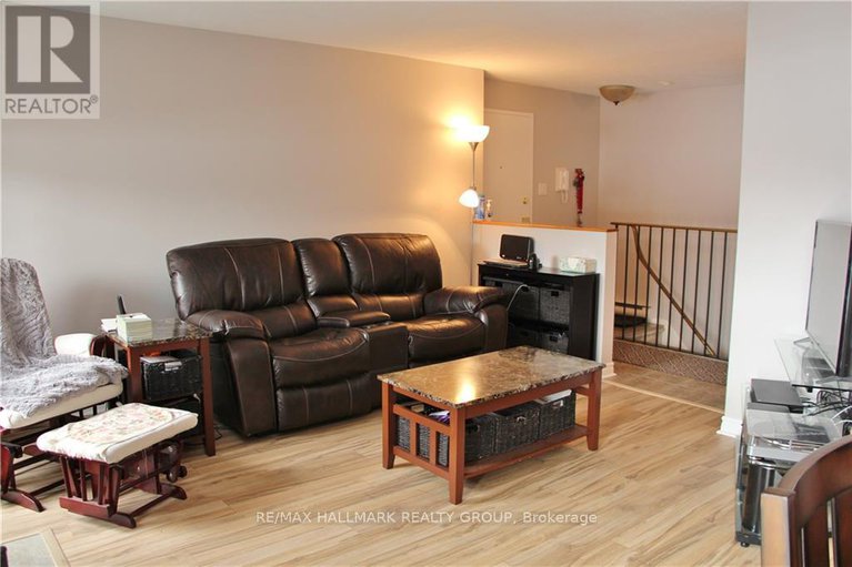 28778246/4-14-sweetbriar-circle/pheasant-run/ottawa/ontario/K2J2K4_4