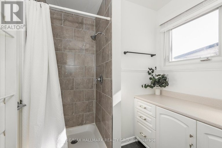 29585556/20-mulvagh-avenue/borden-farmstewart-farmcarleton-heightsparkwood-hills/ottawa/ontario/K2E6M6_24