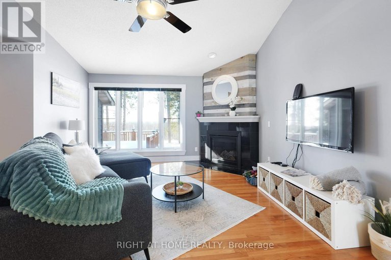 29369608/114-david-kennedy-drive/dunrobin-shores/ottawa/ontario/K0A1T0_10