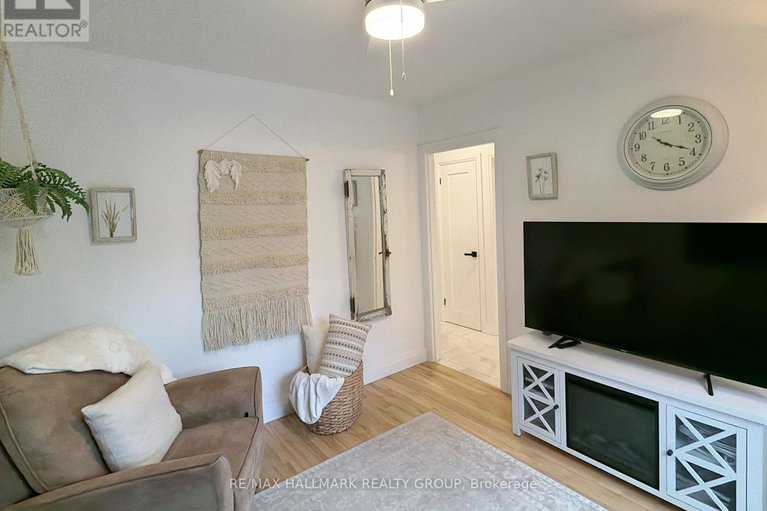 29062143/2424-joliffe-street/hawthorne-meadows/ottawa/ontario/K1G1G9_16