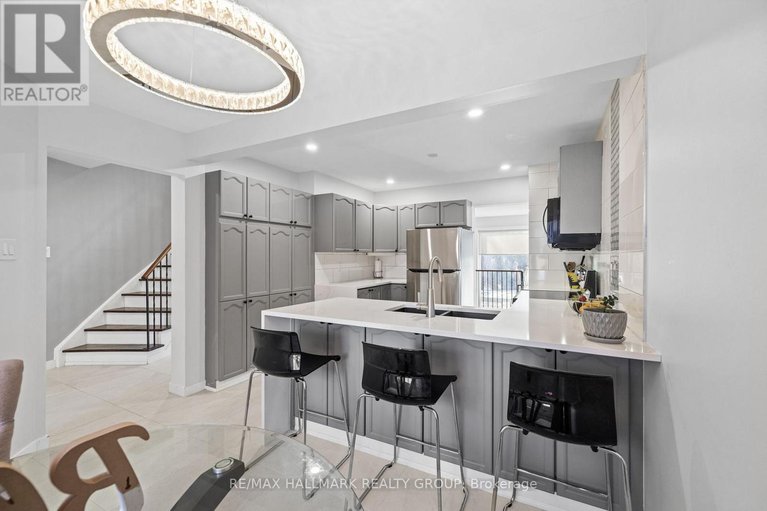 28087558/18-1964-wildflower-drive/queenswood-heights-south/ottawa/ontario/K1E3V4_13
