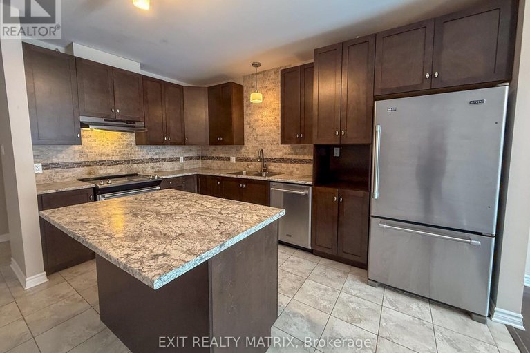 29598093/305-300-solstice-crescent/embrun/russell/ontario/K0A1W0_7