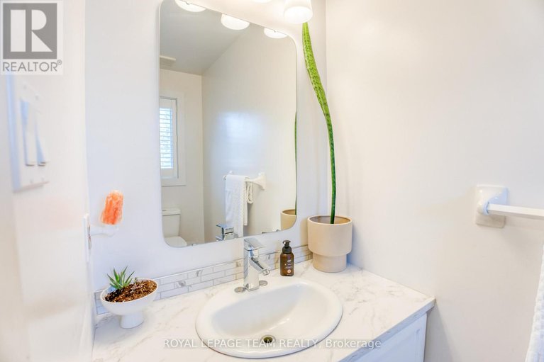 28961460/3-springtree-place/bridlewood/ottawa/ontario/K2M2H5_13