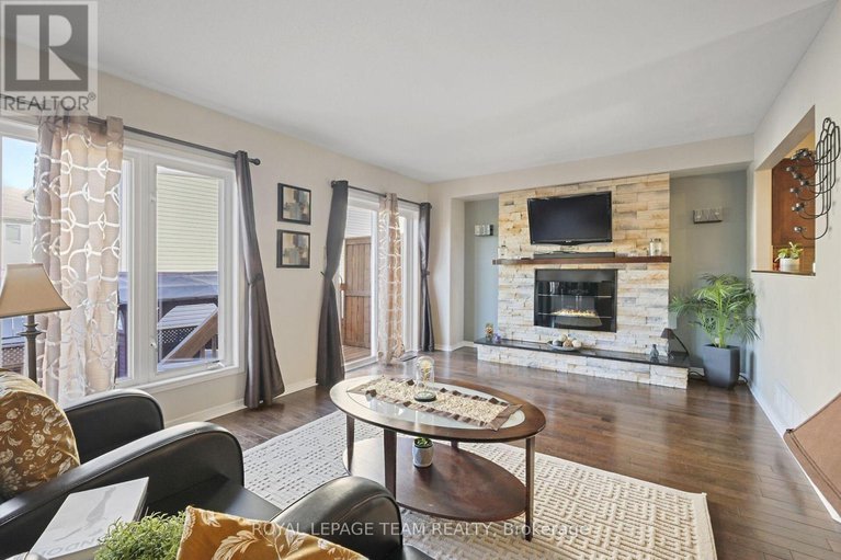 28962042/215-parkrose-private/chatelaine-village/ottawa/ontario/K4A0N8_15