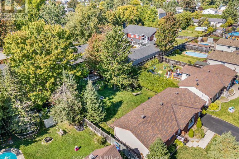 28899547/13-elm-avenue/village-of-russell/russell/ontario/K4R1B3_31