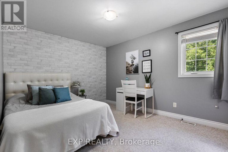 28792701/8325-albert-bouwers-circle/osgoode-twp-north-of-reg-rd-6/ottawa/ontario/K0A2P0_17