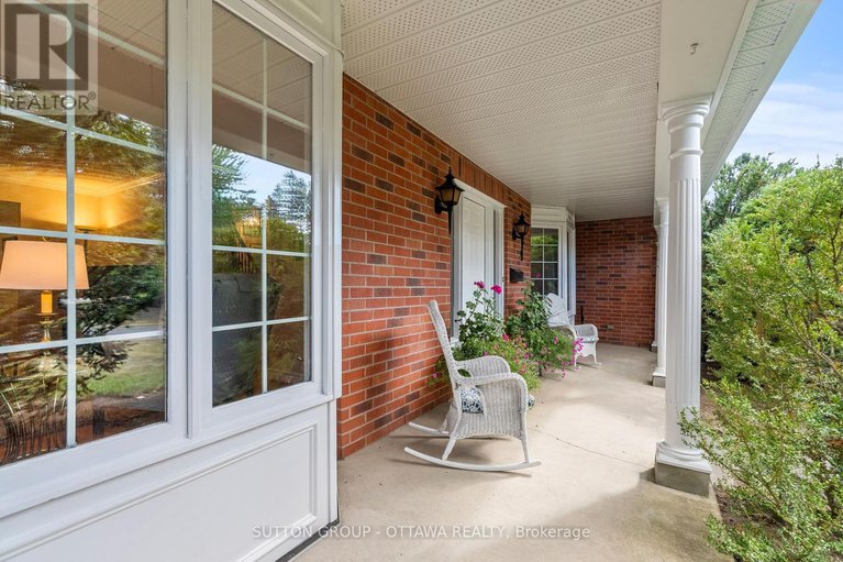 28824766/9-sundance-court/sheahan-estatestrend-village/ottawa/ontario/K2H8T4_4