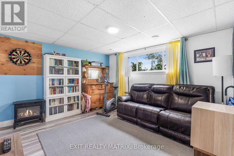 28888349/94-peel-street-e/alexandria/north-glengarry/ontario/K0C1A0_21