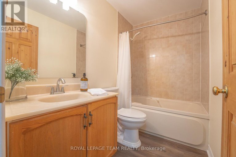 28996461/106-porcupine-trail/dunrobin-shores/ottawa/ontario/K0A1T0_23