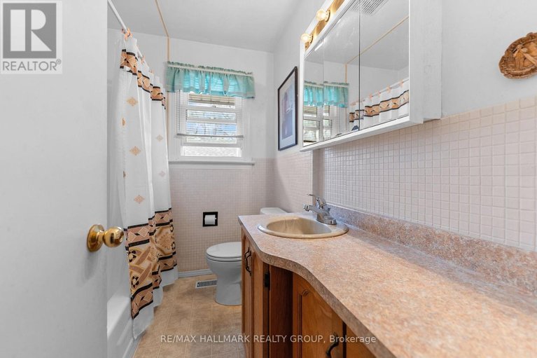 29657775/2075-neepawa-avenue/carlingwood/ottawa/ontario/K2A3L7_27