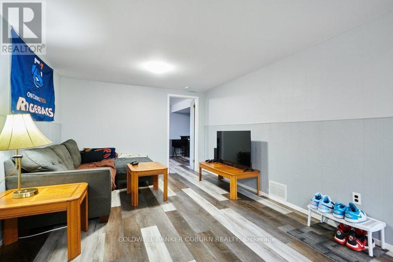 29564616/56-meikle-street/morrisburg/south-dundas/ontario/K0C1X0_25