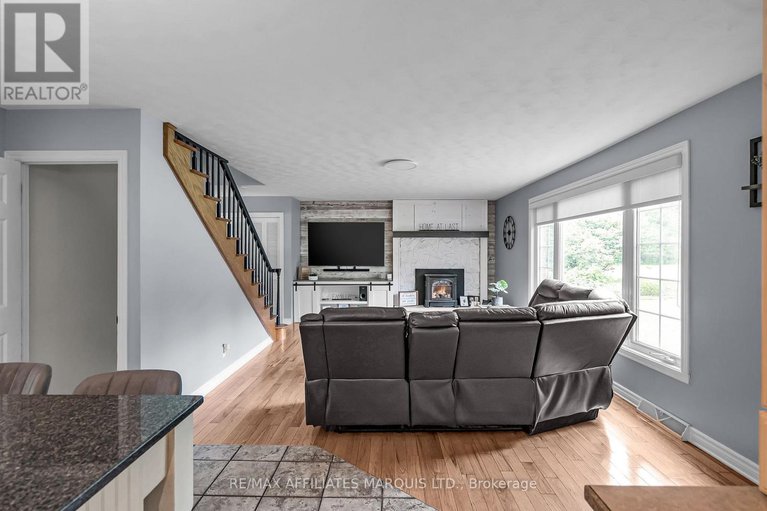 29213983/18201-county-rd-19-road/south-glengarry-charlottenburgh-twp/south-glengarry/ontario/K6K0A7_10