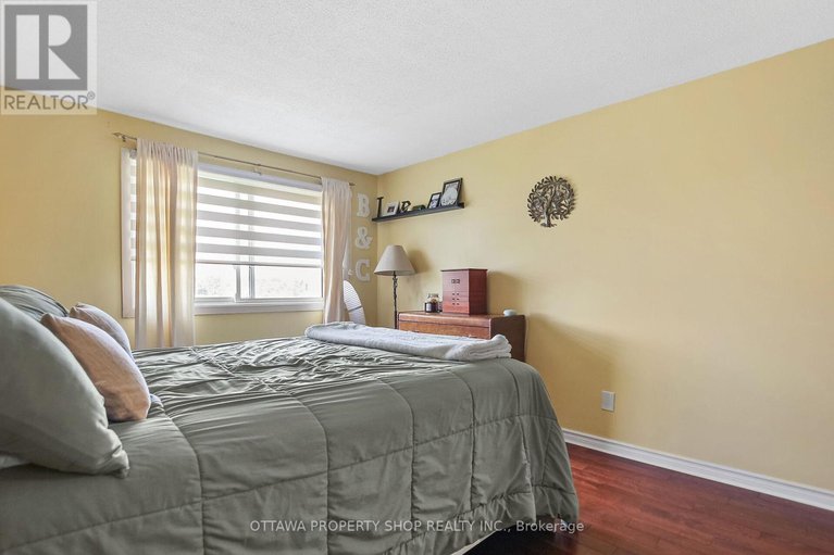 28550900/1f-banner-road/sheahan-estatestrend-village/ottawa/ontario/K2H8T3_15