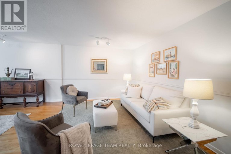 29622304/45-welkin-crescent/borden-farmstewart-farmcarleton-heightsparkwood-hills/ottawa/ontario/K2E5M4_7