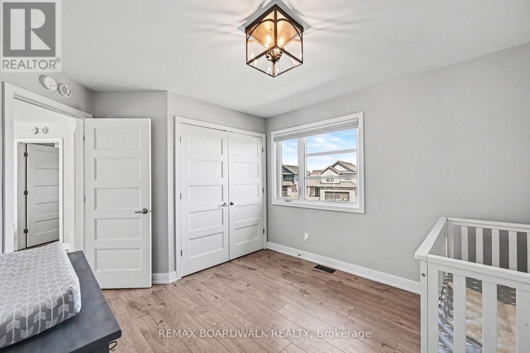 29647826/160-hybrid-street/embrun/russell/ontario/K0A1W0_24