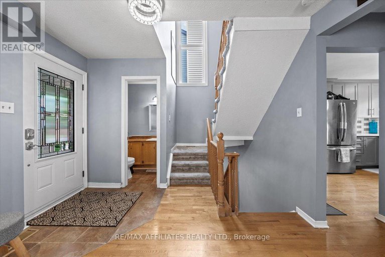 28458196/300-sylvie-terrace/bilberry-creekqueenswood-heights/ottawa/ontario/K1E3M2_4