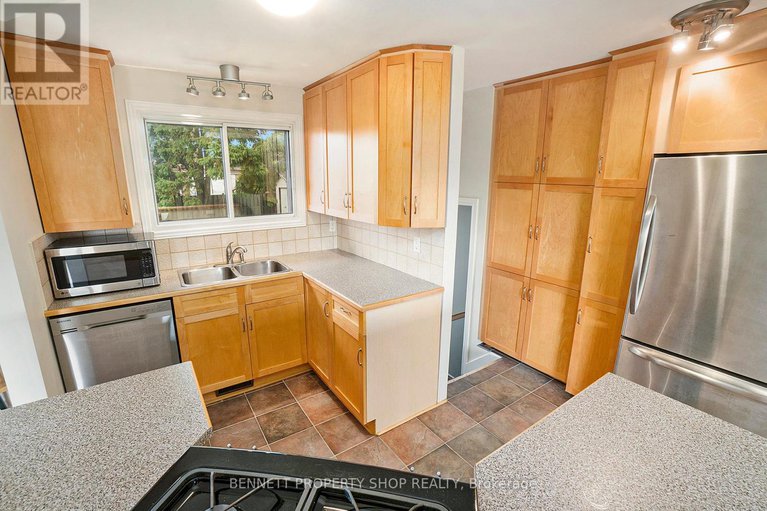 28973672/17-glenmanor-drive/meadowlandscrestview/ottawa/ontario/K2G3E8_9