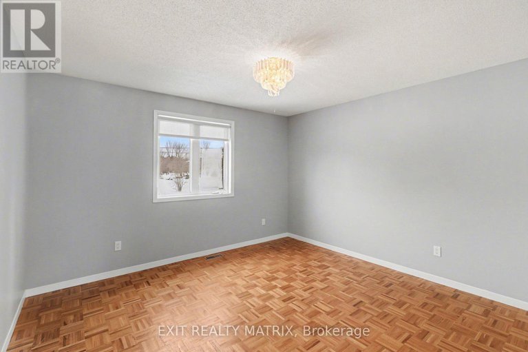 29360296/8329-rodney-farm-drive/osgoode-twp-north-of-reg-rd-6/ottawa/ontario/K0A2P0_33