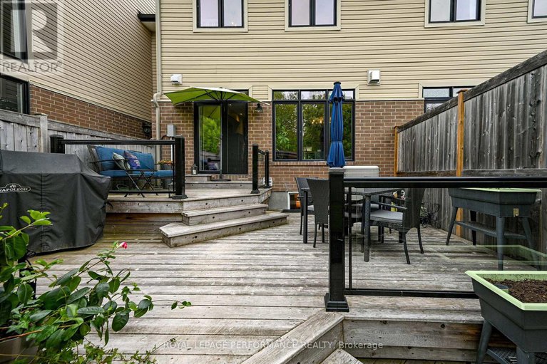28391949/664-whitecliffs-avenue/riverside-south/ottawa/ontario/K1V2N4_40