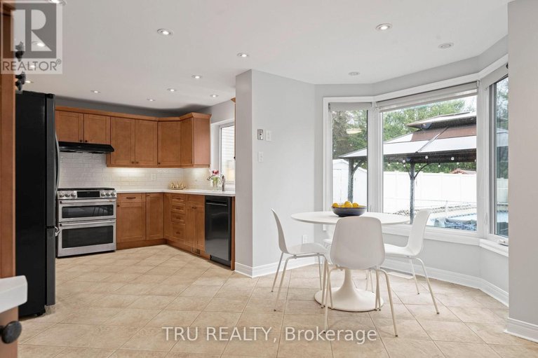 29611395/256-hoylake-crescent/bilberry-creekqueenswood-heights/ottawa/ontario/K1E2M8_14