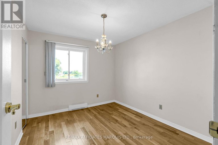 28769103/109-220-kenyon-street-w/alexandria/north-glengarry/ontario/K0C1A0_17