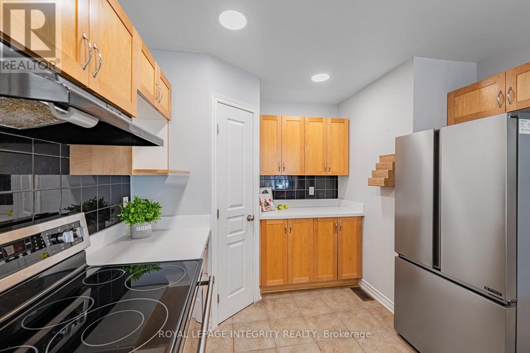 29628152/12-saddlesmith-circle/emerald-meadowstrailwest/ottawa/ontario/K2M2S4_15