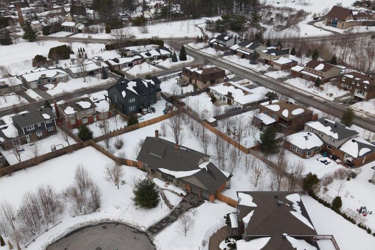 29430420/8-smugglers-court/arlington-woods/ottawa/ontario/K2H7Y7_44