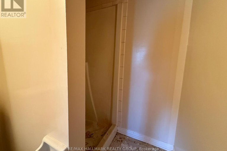 28744464/202-1490-heron-road/heron-gate/ottawa/ontario/K1V6A5_13