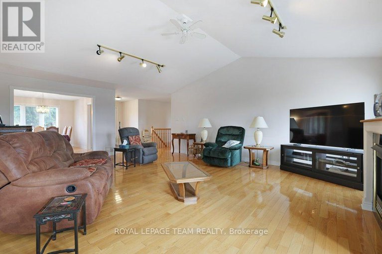28851988/2120-trailwood-drive/north-gower/ottawa/ontario/K0A2T0_11