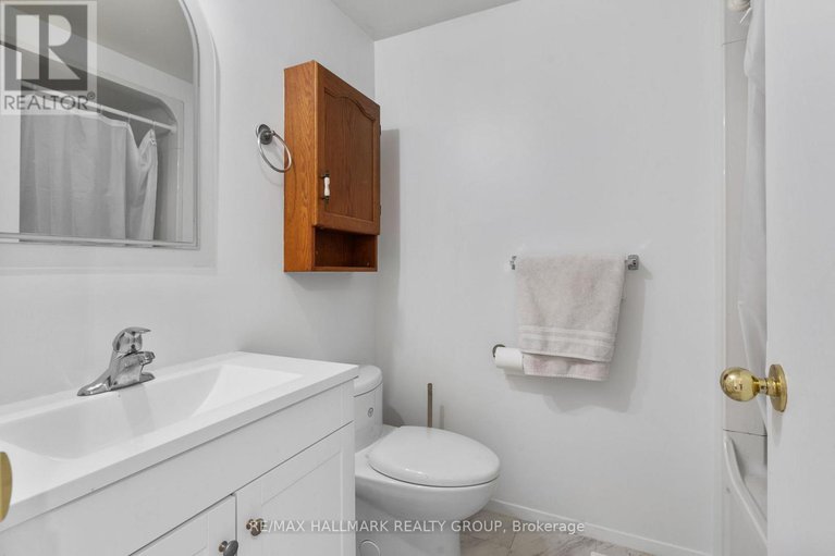 28763964/1598-hoskins-crescent/fallingbrookpineridge/ottawa/ontario/K4A2H8_18