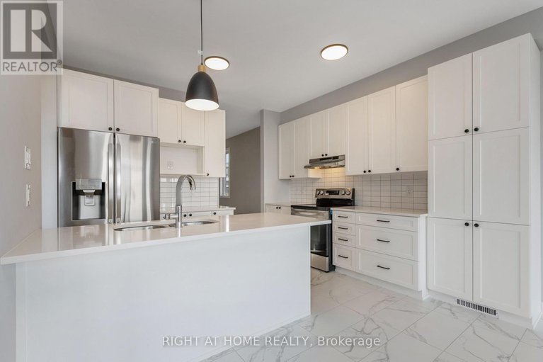 28455022/584-paakanaak-avenue/blossom-parkkemp-parkfindlay-creek/ottawa/ontario/K1X0J6_19