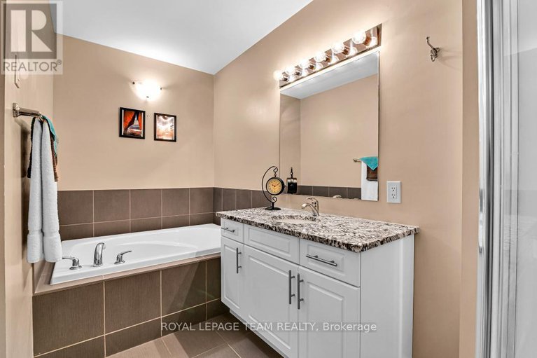 28681481/604-brian-good-avenue/riverside-southgloucester-glen/ottawa/ontario/K4M0G7_17