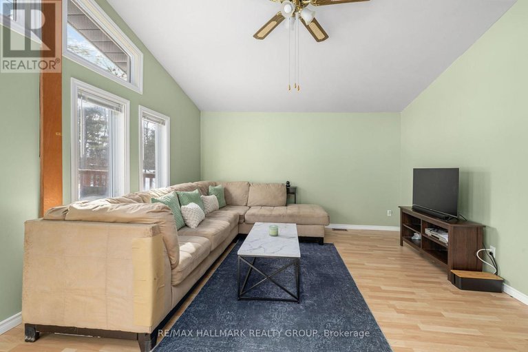 29541162/135-woods-road/constance-bay/ottawa/ontario/K0A3M0_4