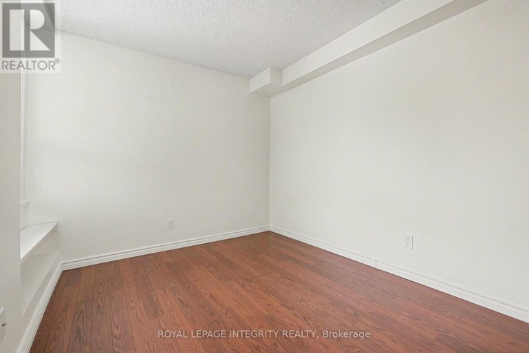 29302409/304-71-somerset-street-w/ottawa-centregolden-triangle/ottawa/ontario/K2P2G2_19