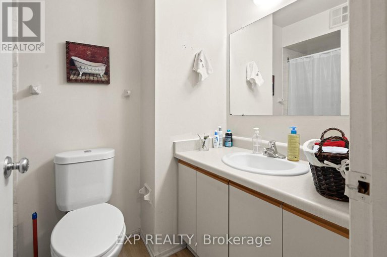 29252198/209-214-viewmount-drive/borden-farmstewart-farmcarleton-heightsparkwood-hills/ottawa/ontario/K2E7X3_7