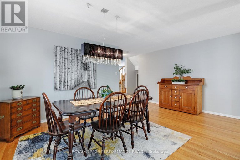 28809857/824-covehead-crescent/riverside-southgloucester-glen/ottawa/ontario/K1V1M3_9