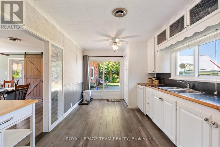 28652632/12135-county-road-2-road/south-dundas-williamsburgh-twp/south-dundas/ontario/K0C1X0_18
