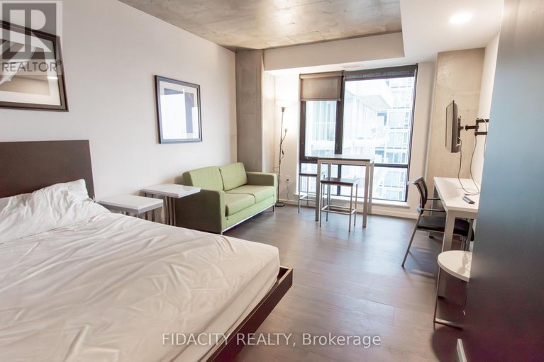 29169738/2315-105-champagne-avenue-s/west-centre-town/ottawa/ontario/K1S4P3_4