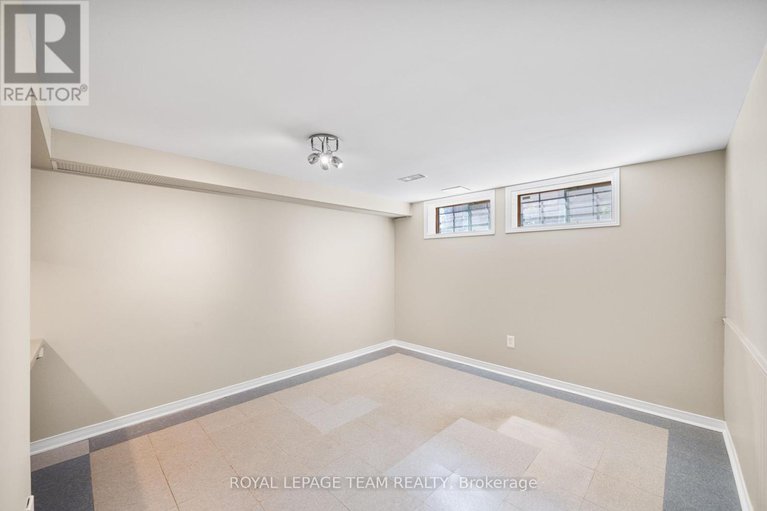 28386373/3-millbrook-crescent/city-viewskylinefisher-heightsparkwood-hills/ottawa/ontario/K2E5B6_26
